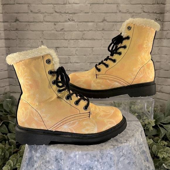Yes We Vibe “Yellow Lotus” Cool Weather Cozy Lace-Up Combat Boots WMS 7M💛VGUC💛 - Picture 4 of 11